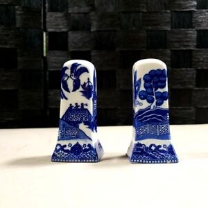 Vintage Chinese Salt & Pepper Shakers Porcelain Blue White 3 Inch Set Of 2_GC